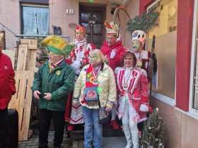 Schulsitzung und Rundgang durch Geschäfte